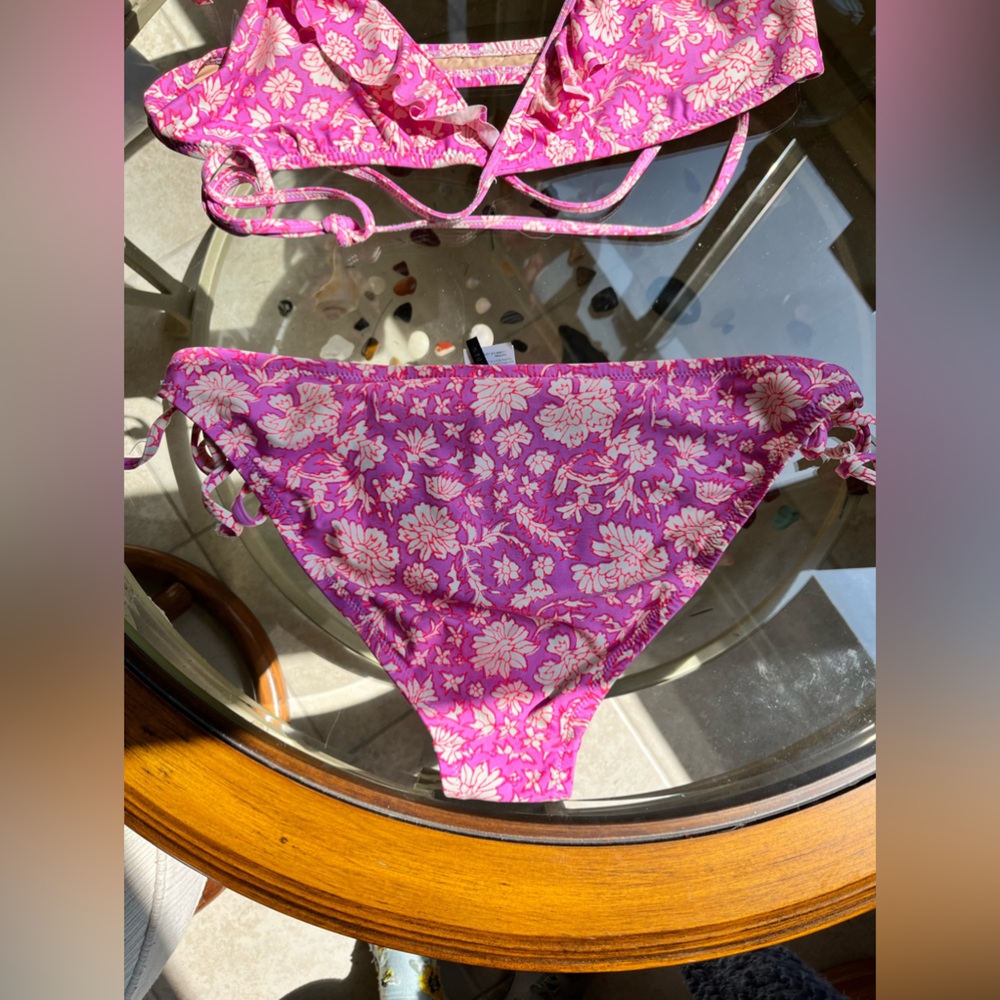 🌷J. CREW🌷- Ruffle Wrap Bikini Pink/Purple Floral (2 pcs) Size Large - Picture 7 of 12